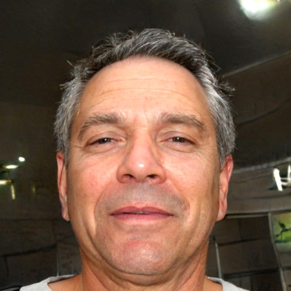 Senior Financial Advisor with 15 years experience